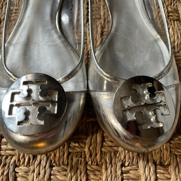 Tory Burch Audrey Lucite Ballet flats in silver leather & clear plastic - Picture 5 of 11